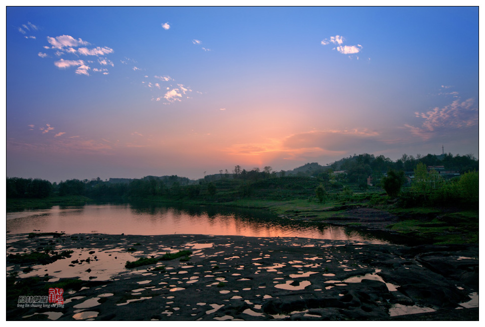 夕照龙溪河