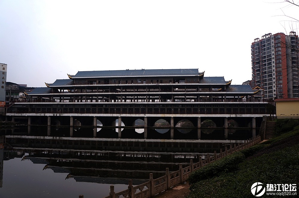 高安风雨廊桥实景图与夜景图
