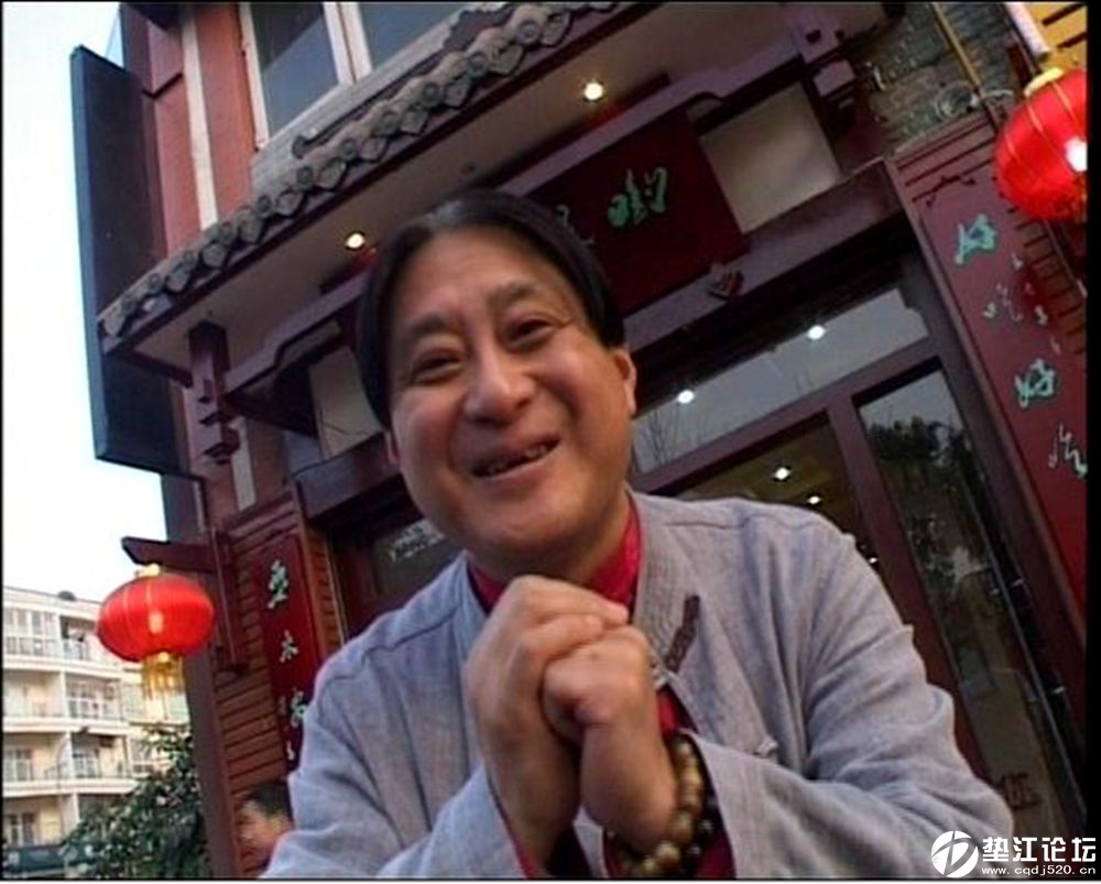 以上图片或许大家认识,他就是巴蜀笑星王宝器,此人对美食特有研究