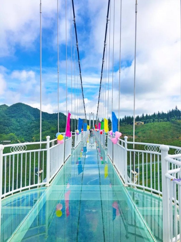 21℃,空中漂流,玻璃廊桥.这个夏天等你一起清凉尖叫