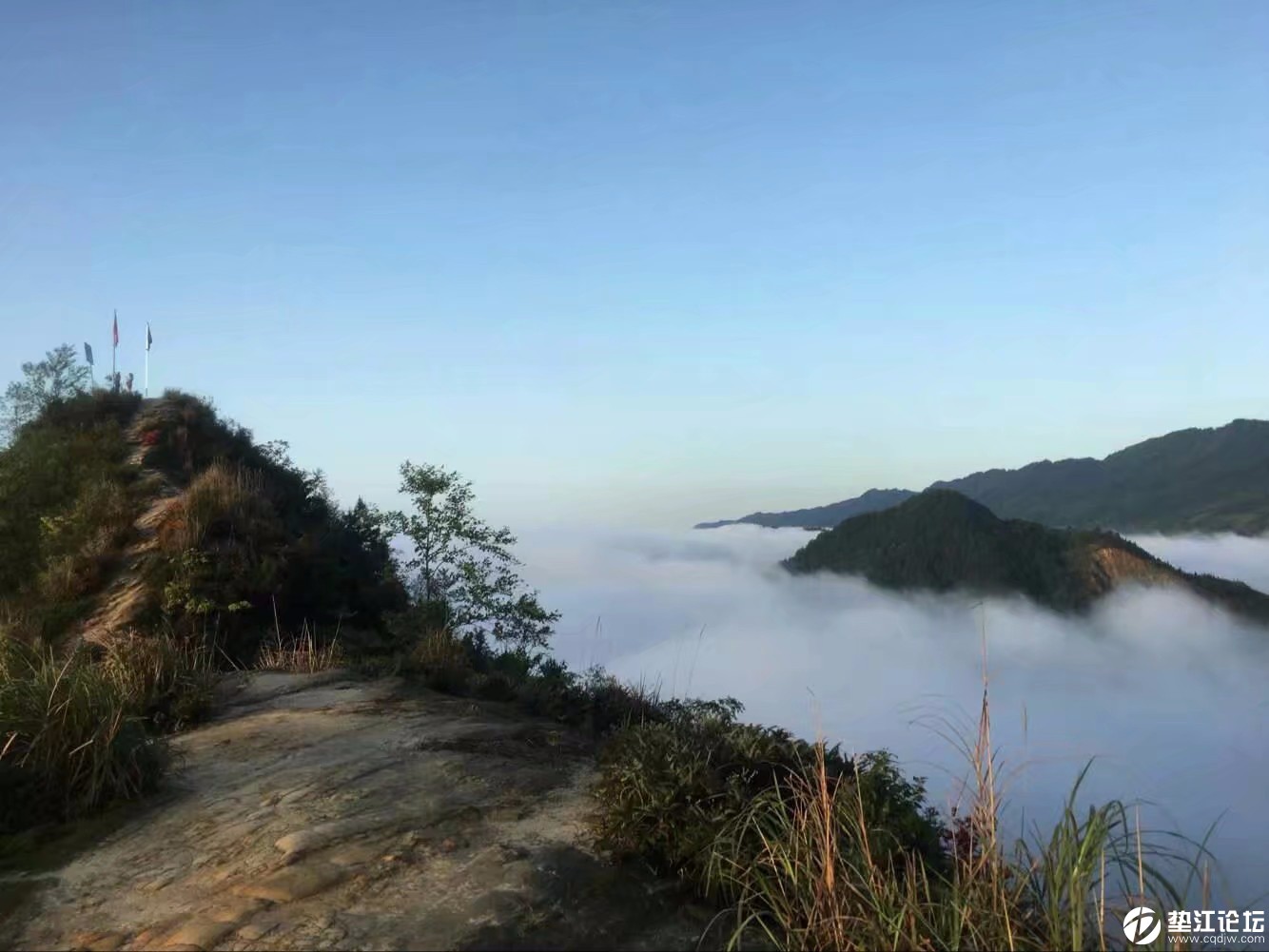 红旗山分外妖娆 